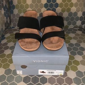 Woman’s size 9.5 Vionic adjustable strap heeled sandals